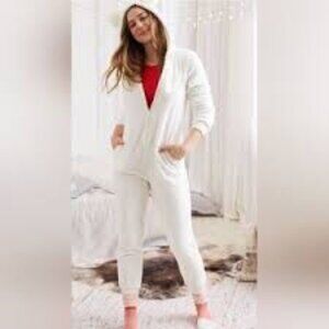 NWT: Aerie Cozy White Bear Hooded One Piece Pajama Size Large